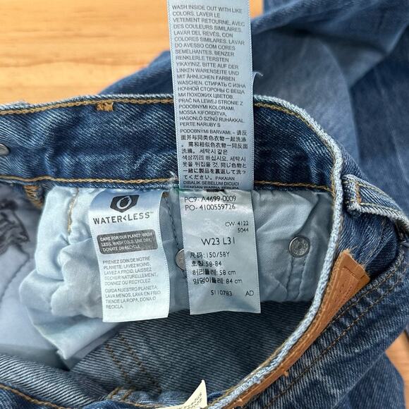 Levi’s 501 ‘81 Jeans Blue Beauty Medium Wash Mom Jean Tapered Leg  size 23 - Picture 11 of 11